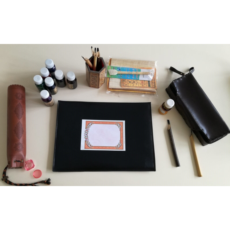 Feuille de calligraphie decorée