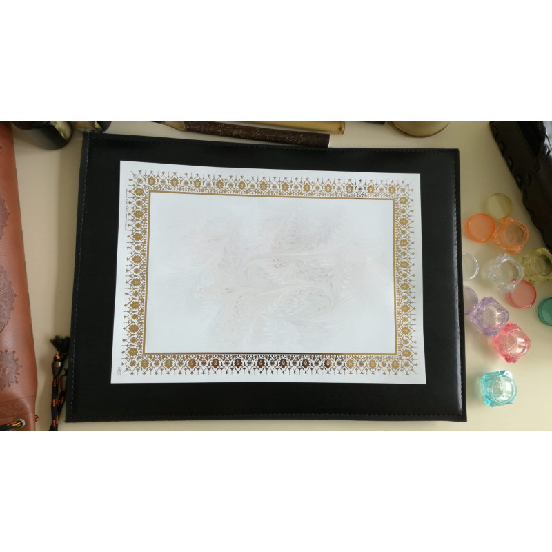 Feuille de calligraphie decorée