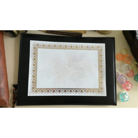 Feuille de calligraphie decorée