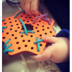 Jeu de laçage Main / Khamsa Montessori